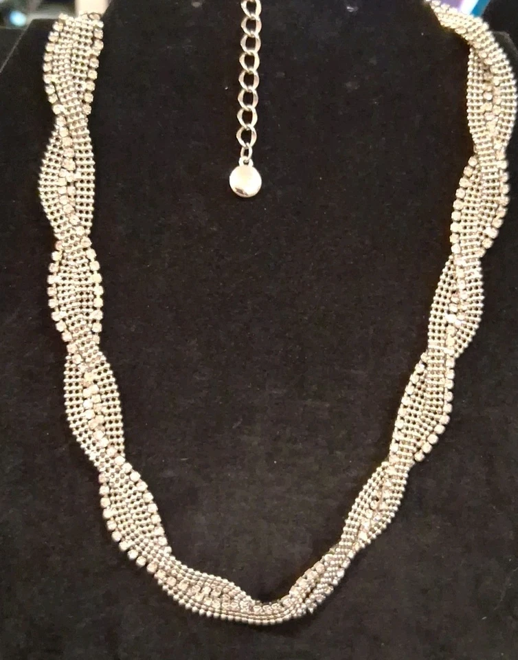 Cadenas trenzadas Alfani de malla y diamantes de imitación en tono plateado, collar de 17 pulgadas Foto 2 de 4