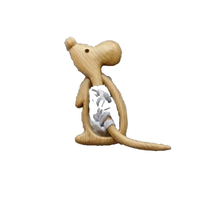 Broches y alfileres de madera de moda