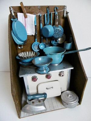 Poupée jouet de cuisine antique - France