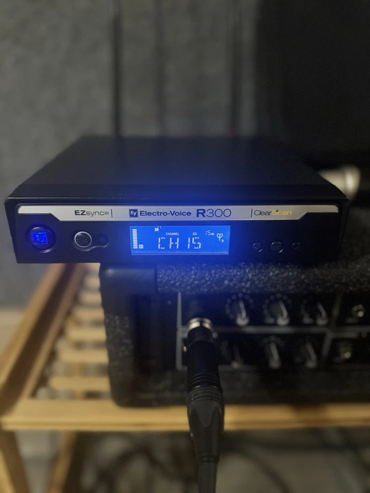 Sistema de micrófono inalámbrico Electro-Voice R300 (banda A) - micrófono Sem Fio profesional Foto 2 de 4