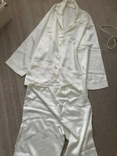 WOMENS CREAM  PYJAMAS LIKE SATIN WITH A SWIRL PATTERN SIZE 12