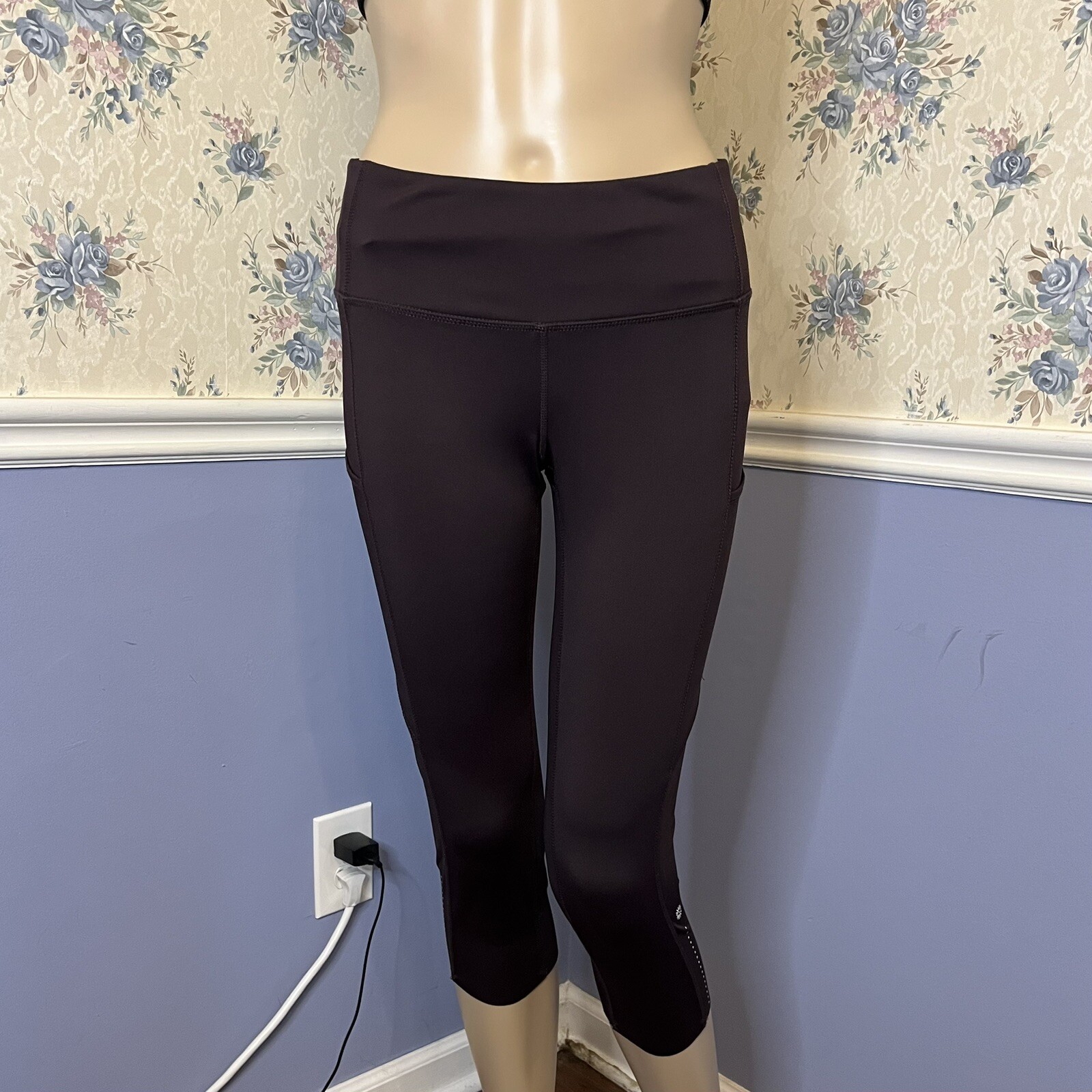 Tangerine Activewear Capri Leggings w/POCKETS! Size S Gem