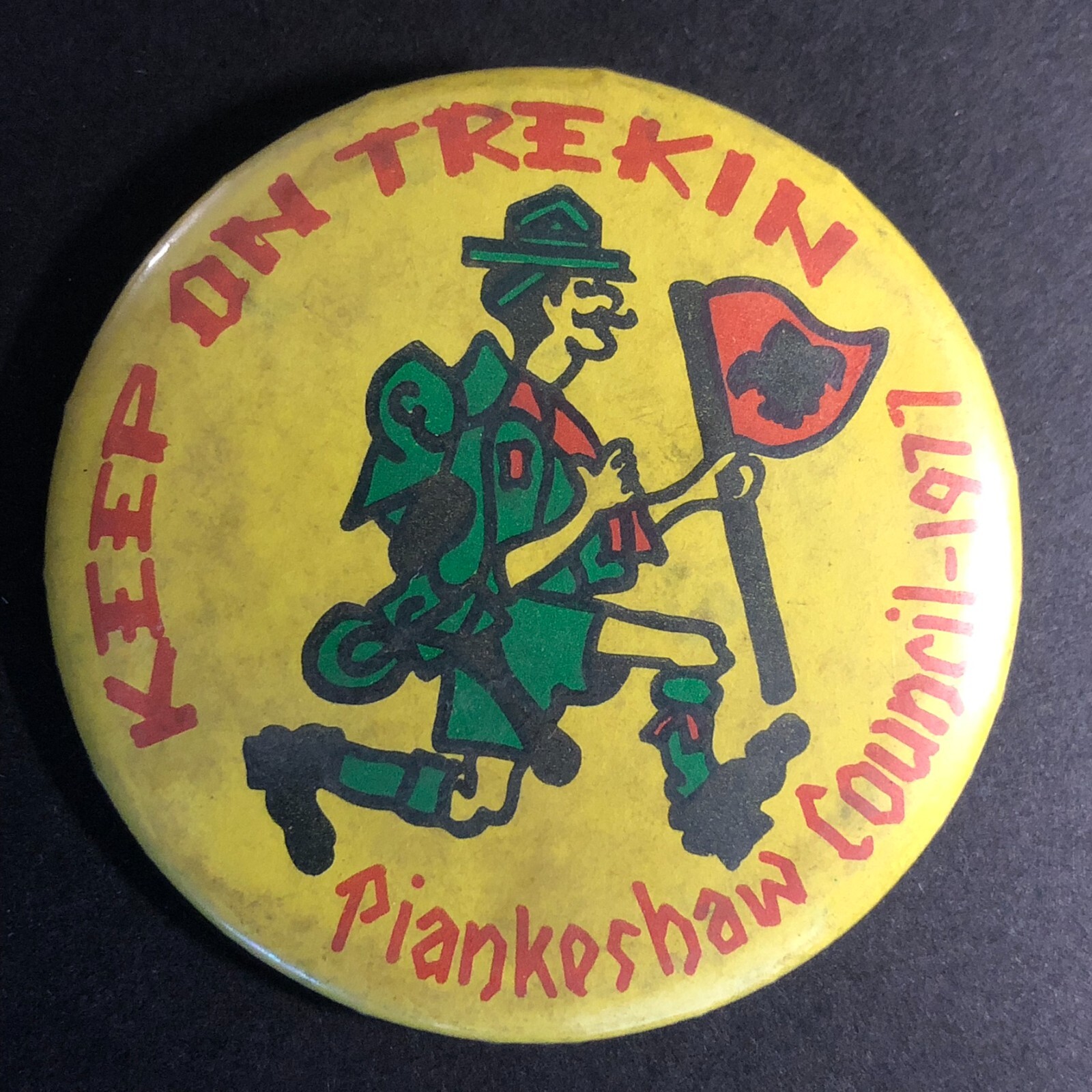 Botón trasero BSA ""Keep On Trekin"" 1977 Piankeshaw Council Boys Scout 2 1/8