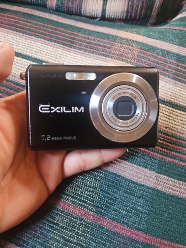 Casio EXILIM ZOOM EX-Z70 7.2MP Digital Camera - Black
