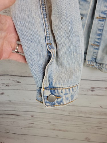 UMGEE Ripped Trucker Jacket Blue Denim Pockets Grunge Light Women's Size Medium - Picture 8 of 14