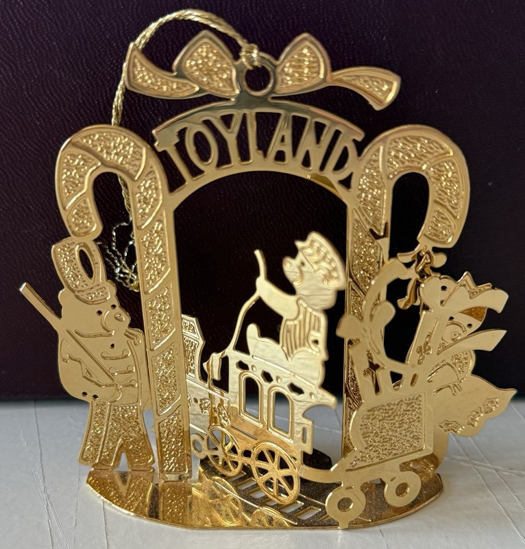 Danbury Mint 1987 Annual Gold Ornament TOYLAND - NO CARD