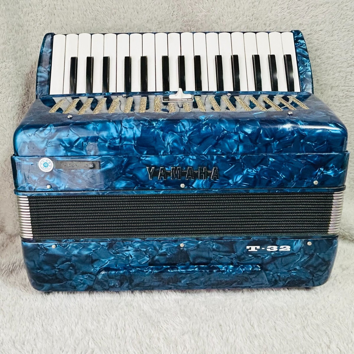 Yamaha Accordion T-32 tenor Blue 32 Keyboard 32 with Soft case