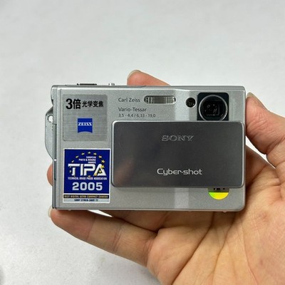 Sony Cyber-shot DSC-T7 CCD Digital Camera 5.1MP 3x Optical Zoom Silver/Black