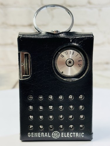 RARA radio a transistor General Electric P-850E anni 60 con custodia in pelle - Foto 2 di 5