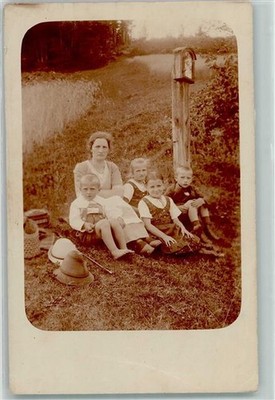 39167599 - Familienausflug Mutter und Kind Muttertag 1928