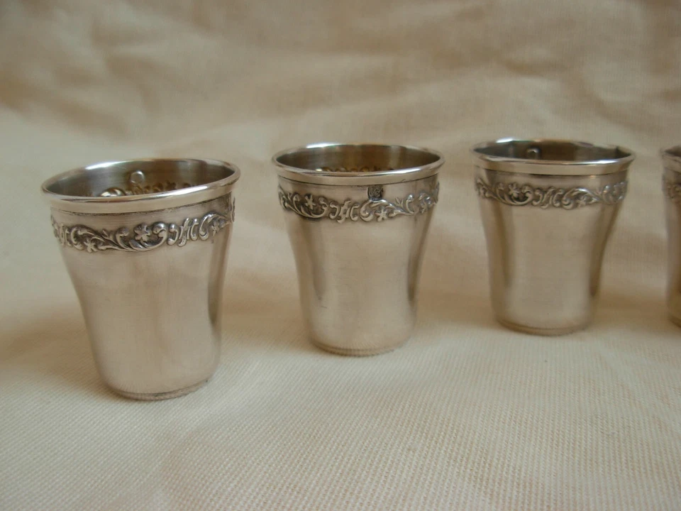 ANTIGUAS COPAS DE LICOR FRANCESAS DE PLATA DE LEY, JUEGO DE 6, FINALES DEL SIGLO XIX. Foto 3 de 4