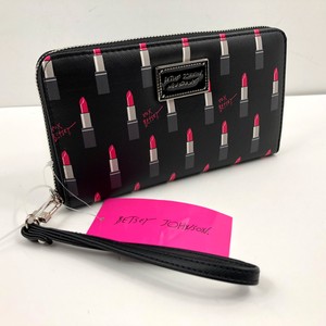 NEW-Betsey-Johnson-Black-Wristlet-Wallet-Zip-Around-Pink-Pink-LIPSTICK-Saffiano