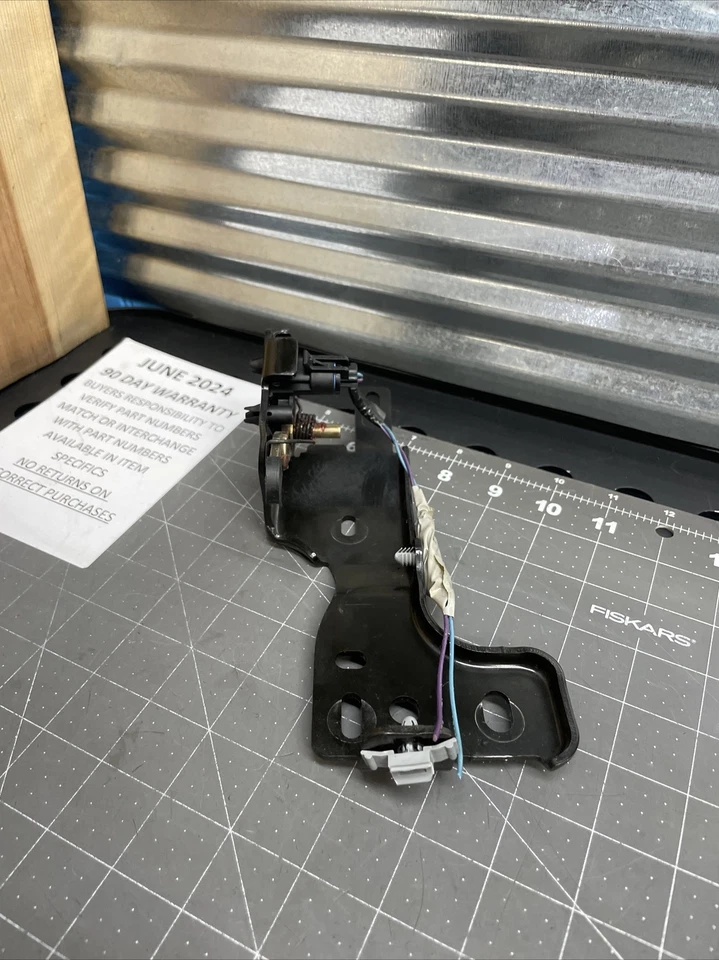 2002 2009 Chevrolet Trailblazer GMC Envoy trava de liberação do atuador de vidro traseiro - Imagem 4 de 4