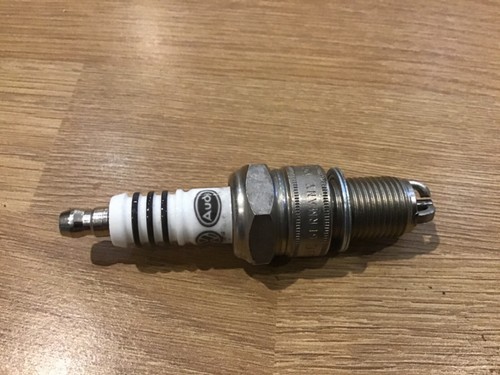 VW AUDI SPARK PLUGS W5DTC BRAND NEW GENUINE PARTS 191905450C - Picture 2 of 3