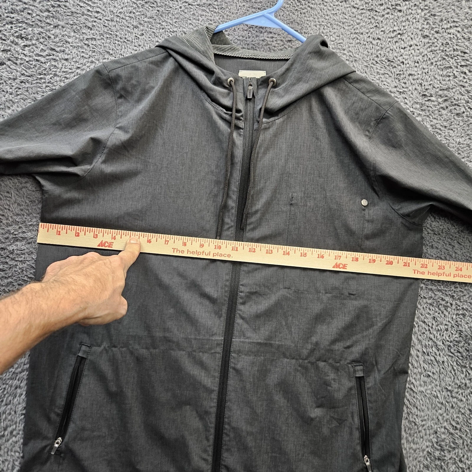vuori outdoor trainer athletic windbreaker jacket