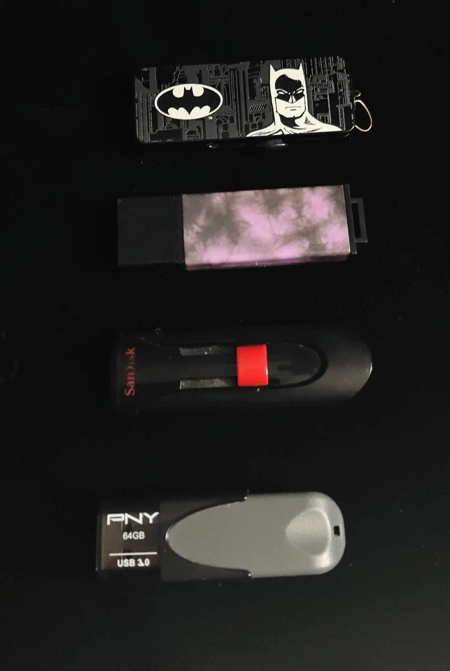 4 USB 3.0 Flash Drive M&C Comics Batman 16GM Purp 16GB, ScanDisk 8GB & PNY 64GB - Image 2 of 3