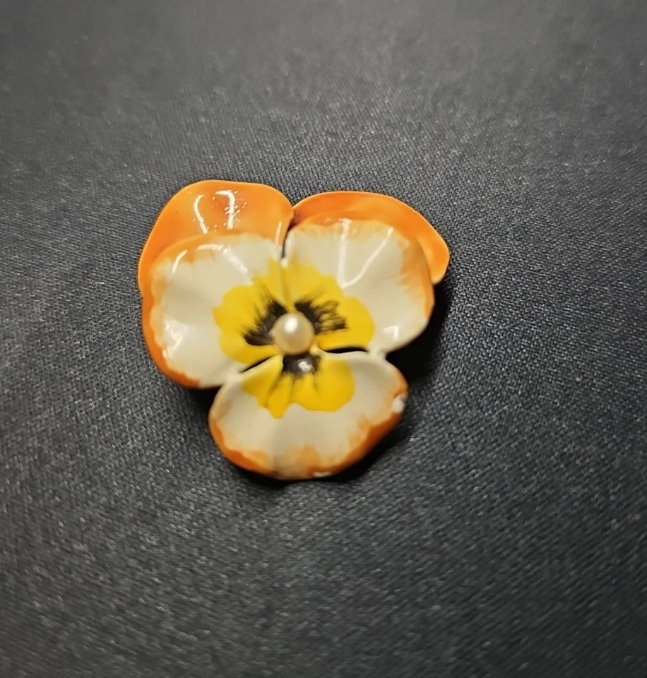 Broche prendedor flor violeta africana de cerámica naranja y blanco vintage Foto 2 de 4
