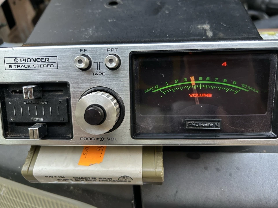 Reproductor de 8 pistas bajo tablero vintage Pioneer TP-828 para automóvil se enciende ver video Foto 2 de 4