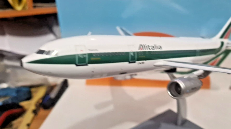 Alitalia Airbus A300B4-200 I-BUSL - Scala 1:200 - InFlight 200 IF30B4AZ0623 - Immagine 2 di 4