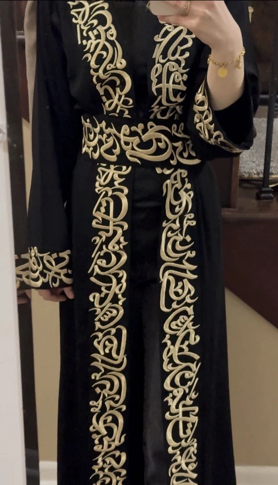 Abaya negra abierta Foto 2 de 3