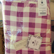 New With Tags Kate Quinn Classic Circle Quilt, Orchid Gingham.