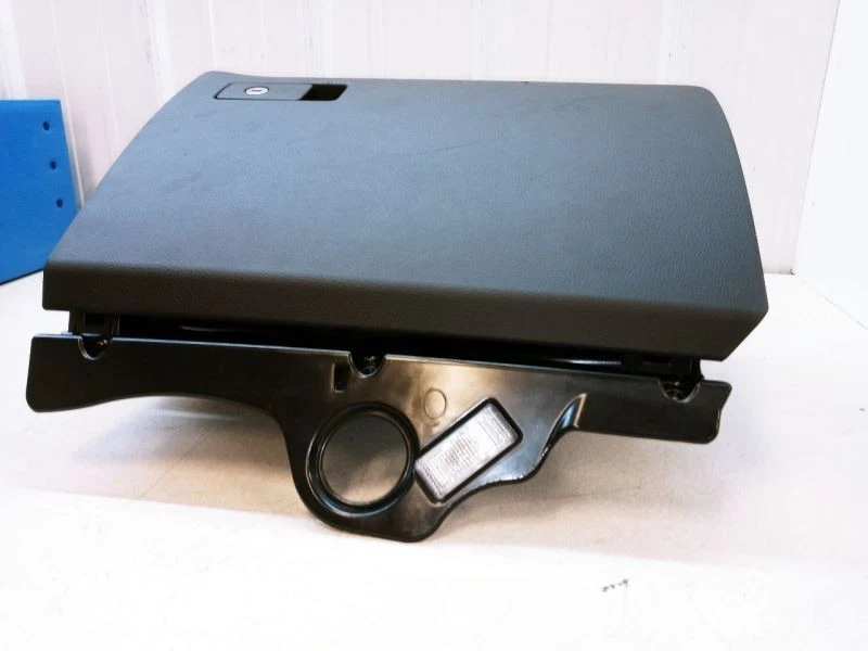 2008 VOLKSWAGEN PASSAT ПАССАЖИРСКИЙ БАРДАЧОК ОТСЕК ЧЕРНЫЙ OEM Б/У  - Изображение 2 из 4