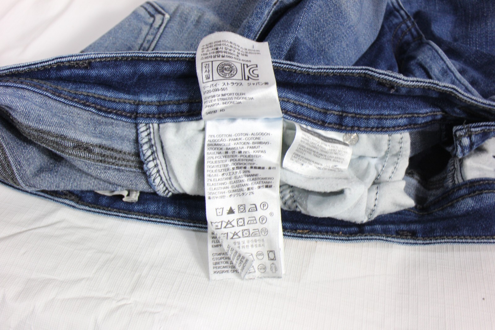 Levis Jeans Womens Sz  12M 31x32 Curvy Bootcut Blue Stretch 529 thumbnail 2