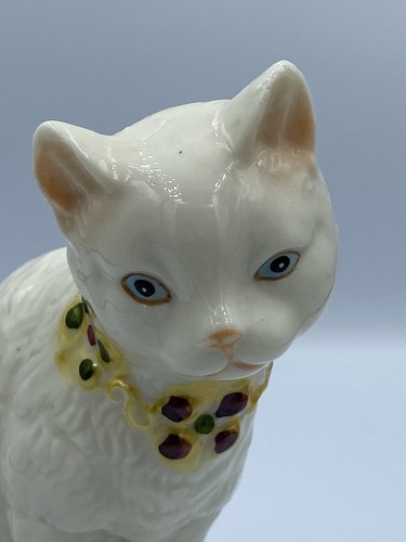 Vintage Ceramic Cat White Blue Eyes Animal Figure - Picture 3 of 10