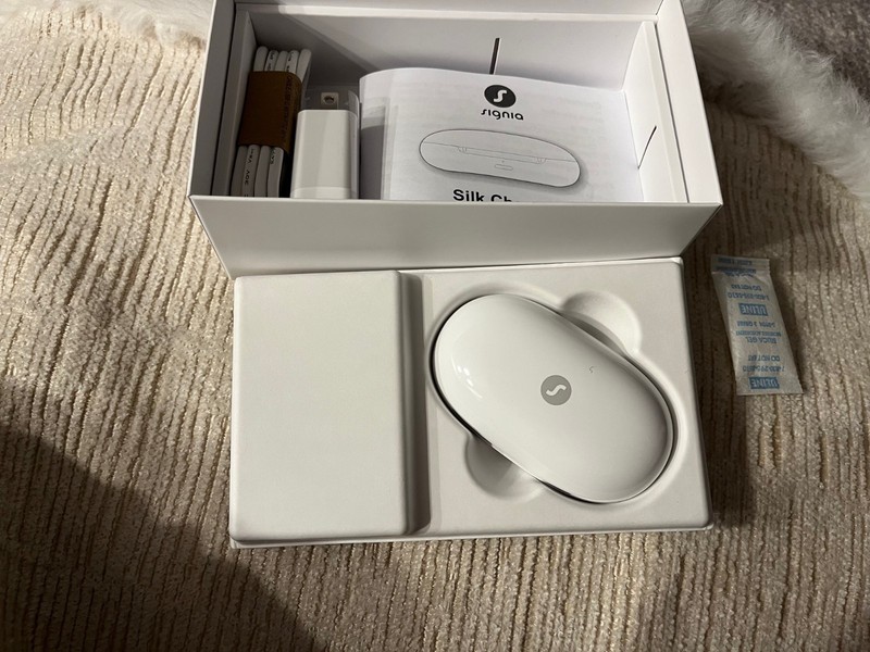 Signia Hearing Aid Charge  with wire - Hearing aids NOT included New