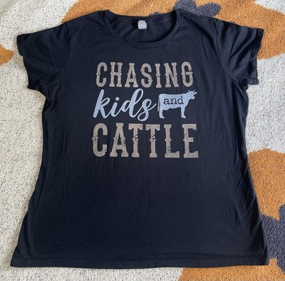 Womens Size XL Black Instant Message  Chasing Kids And Cattle  Farm Mom Tee