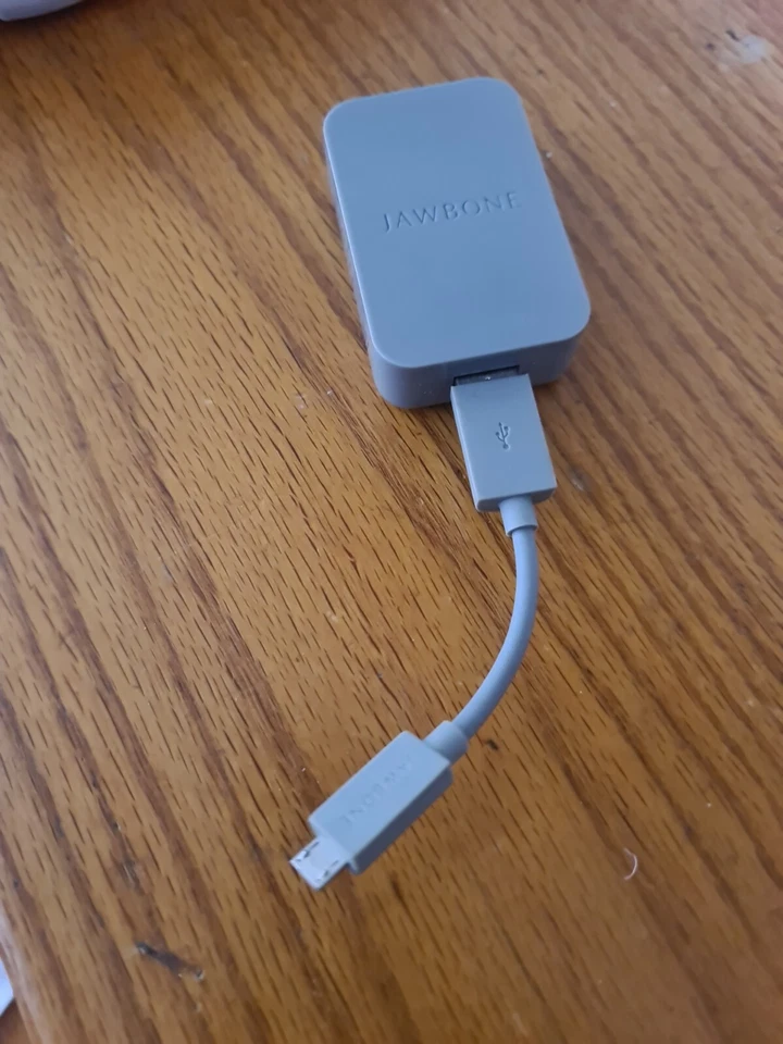 Adaptador de CA/CC Jawbone SPA-K901 Cargador de fuente de alimentación4 Auriculares Bluetooth,2disponibles Foto 2 de 4