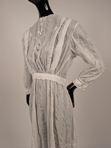 BEAUTIFUL EDWARDIAN WHITE CRINKLE STRIPE COTTON DRESS W LACE INSERTION - Picture 5 of 10
