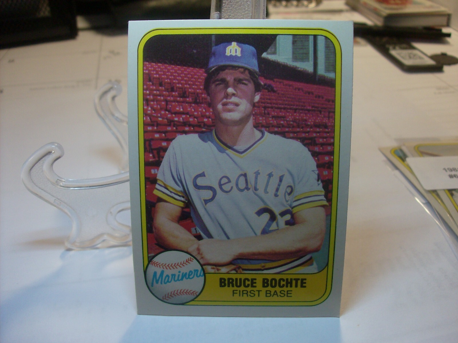 1981 Fleer Baseball  #600 - Bruce Bochte - Seattle Mariners  81-097