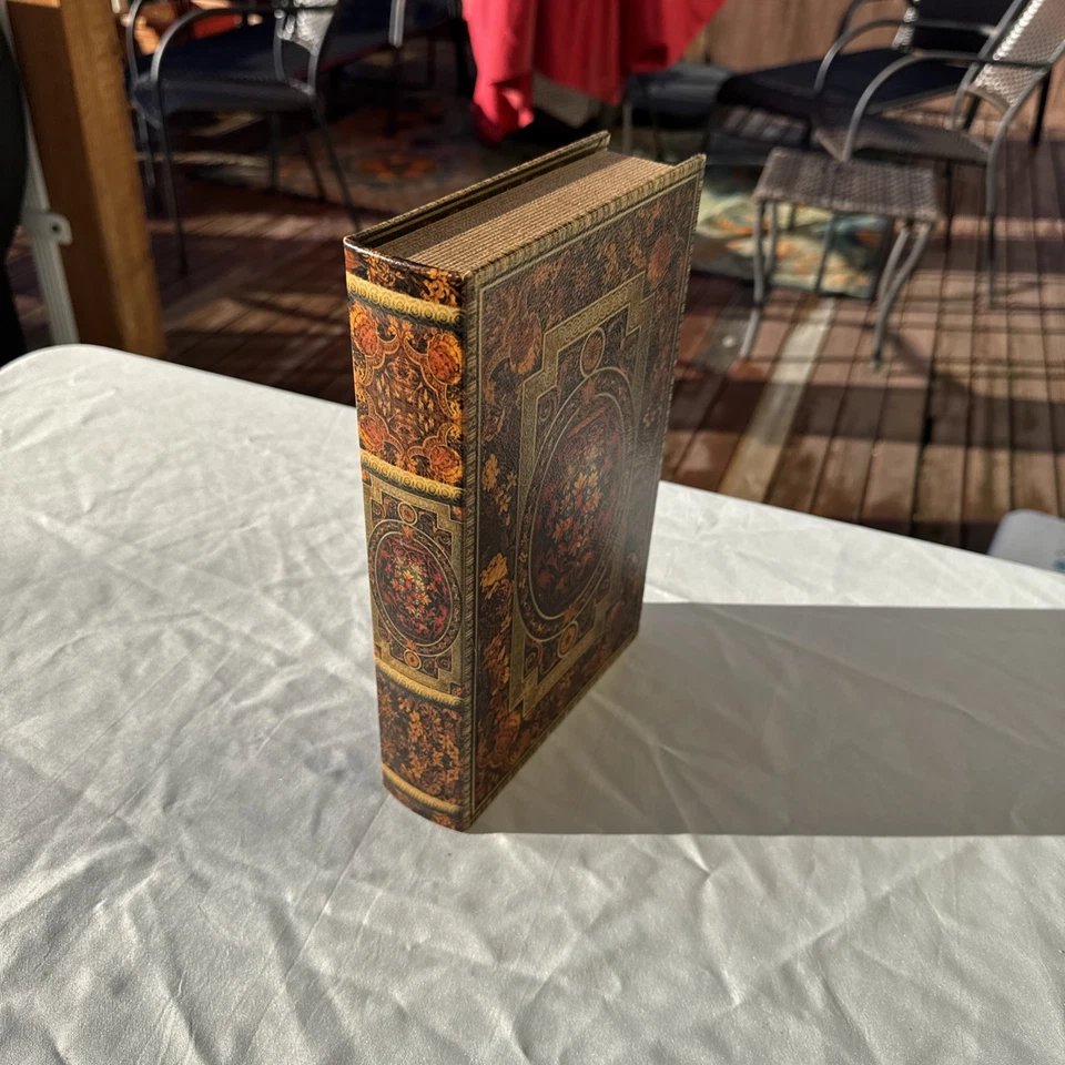 Caja de libros de imitación para decoración y almacenamiento Foto 3 de 4