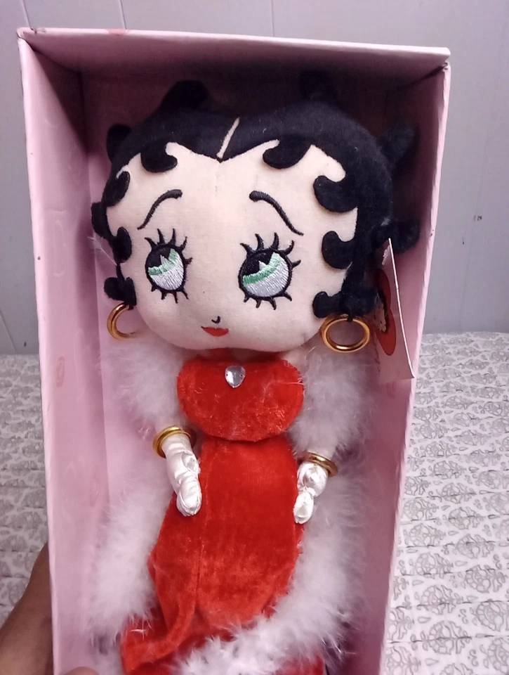 Muñeca de peluche Betty Boop 2007 bailando/cantando 14" en vestido rojo juega "fiebre" NUEVO Foto 3 de 4
