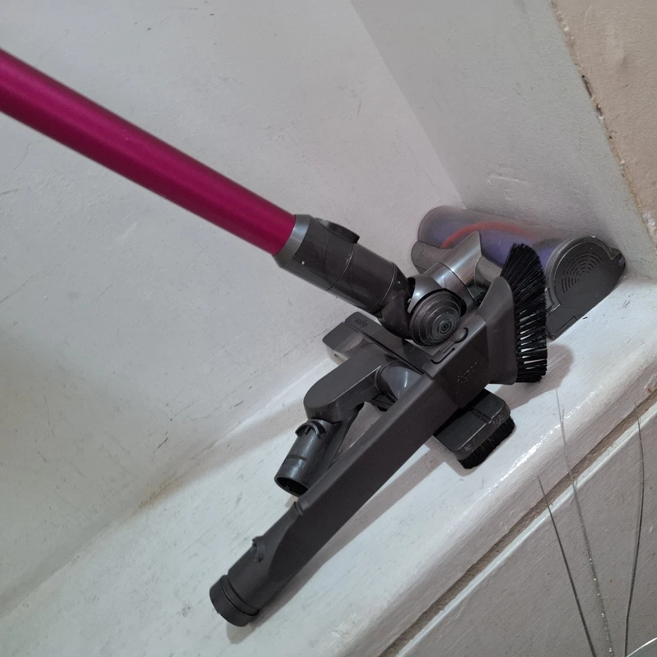 Dyson V6 Cordless Absolute Vacuum Cleaner - Reconditioned - Image 4 of 4