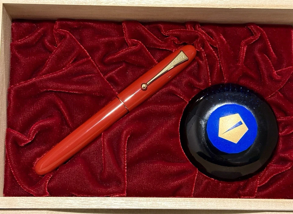 Pluma Estilográfica Namiki Yukari Royale Vermilion Urushi (Mediana - 60620) - Usada Foto 2 de 4