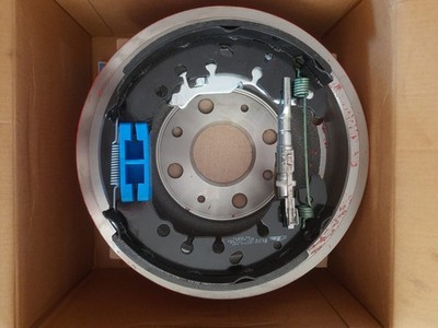 Neue Bremstrommel und Backen mit Bremszylinder hinten . ATE TopKit für Opel Adam