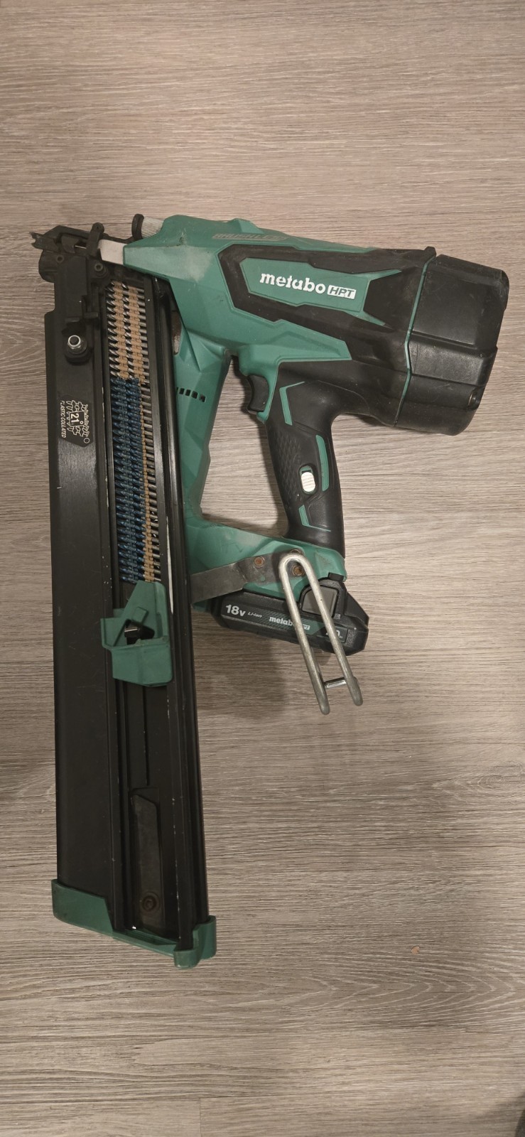 METABO HPT CORDLESS STRIP NAILER NR 1890DR(S) + battery
