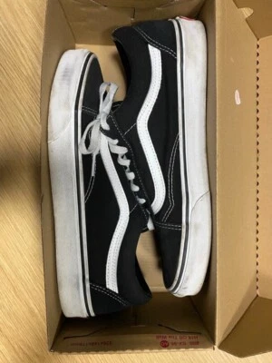 VANS Old Skool Black White 43 Top Zustand, leichte Gebrauchsspuren