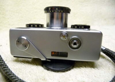 RARE German-Made HONEYWELL ROLLEI 35 FILM CAMERA.Zeiss 40mm Tessar