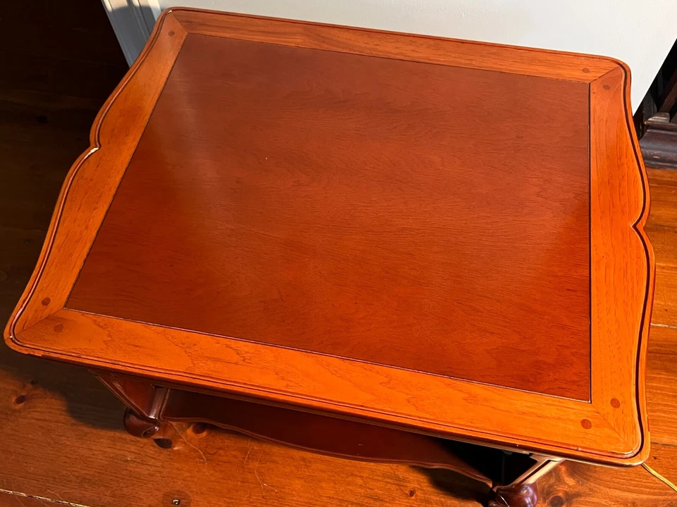 Set of 2 traditional two-tone side tables w/ bottom shelf. Very good condition. - Image 2 of 4