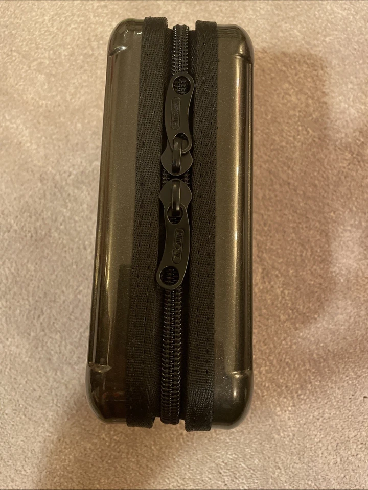 Rimowa Lufthansa Amenity Kit | geöffnet | First Class | Matt - Schwarzer Farbe - Bild 4 von 4