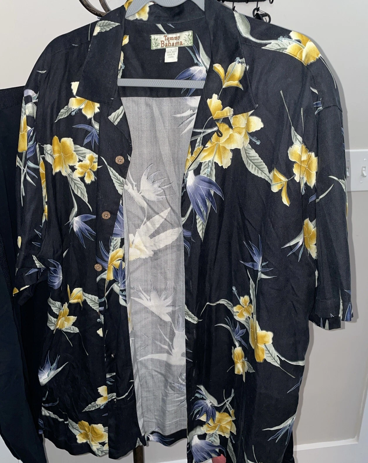 Tommy Bahama Mens Hawaiian Shirt Sz Large Button Up Silk Black w/Floral Print