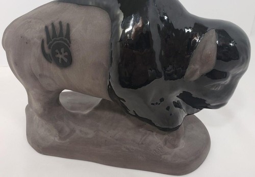 Vintage Native Pottery Black On Black Art Work Buffalo Figure Signed MA - Bild 2 von 8