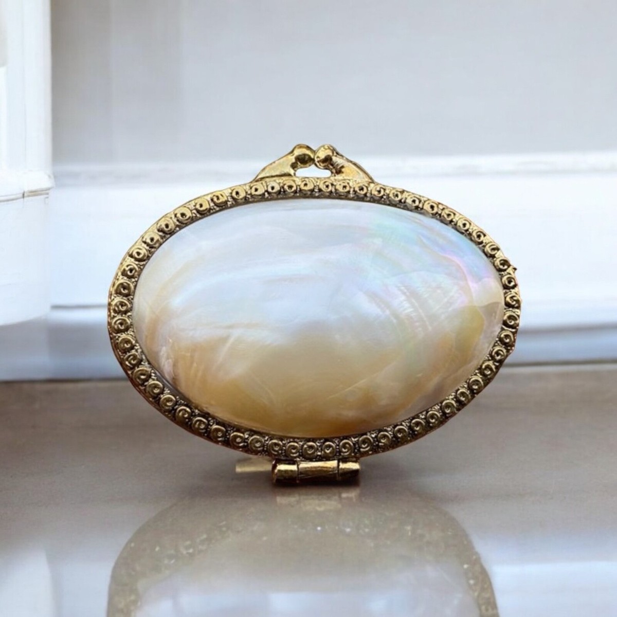 Genuine Mother of Pearl Shell Bag Oval Clutch Pouch Luxury Vintage
