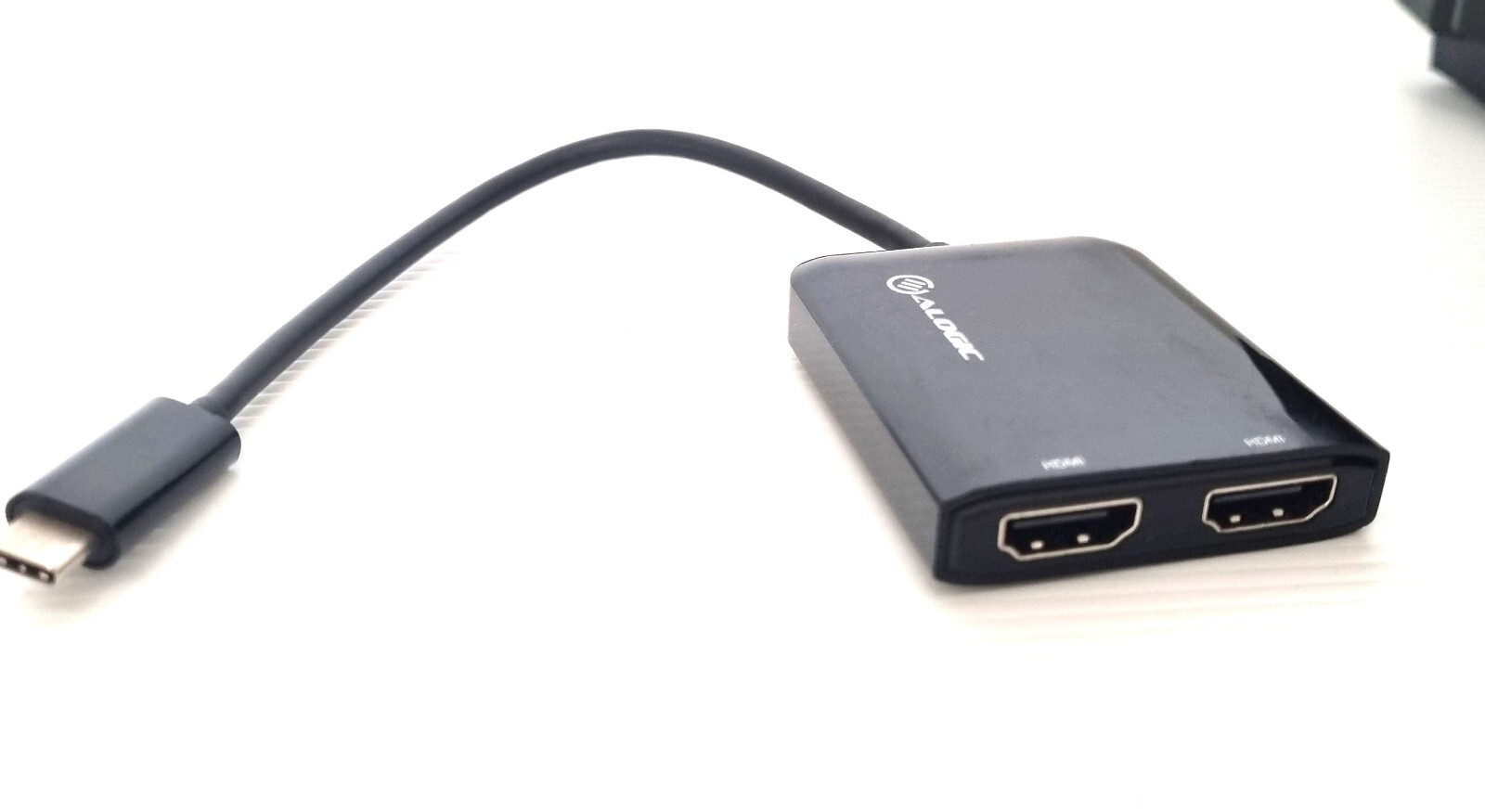 USB-C Output Dual Monitor 4K-30Hz from a Single - Like New Alogic