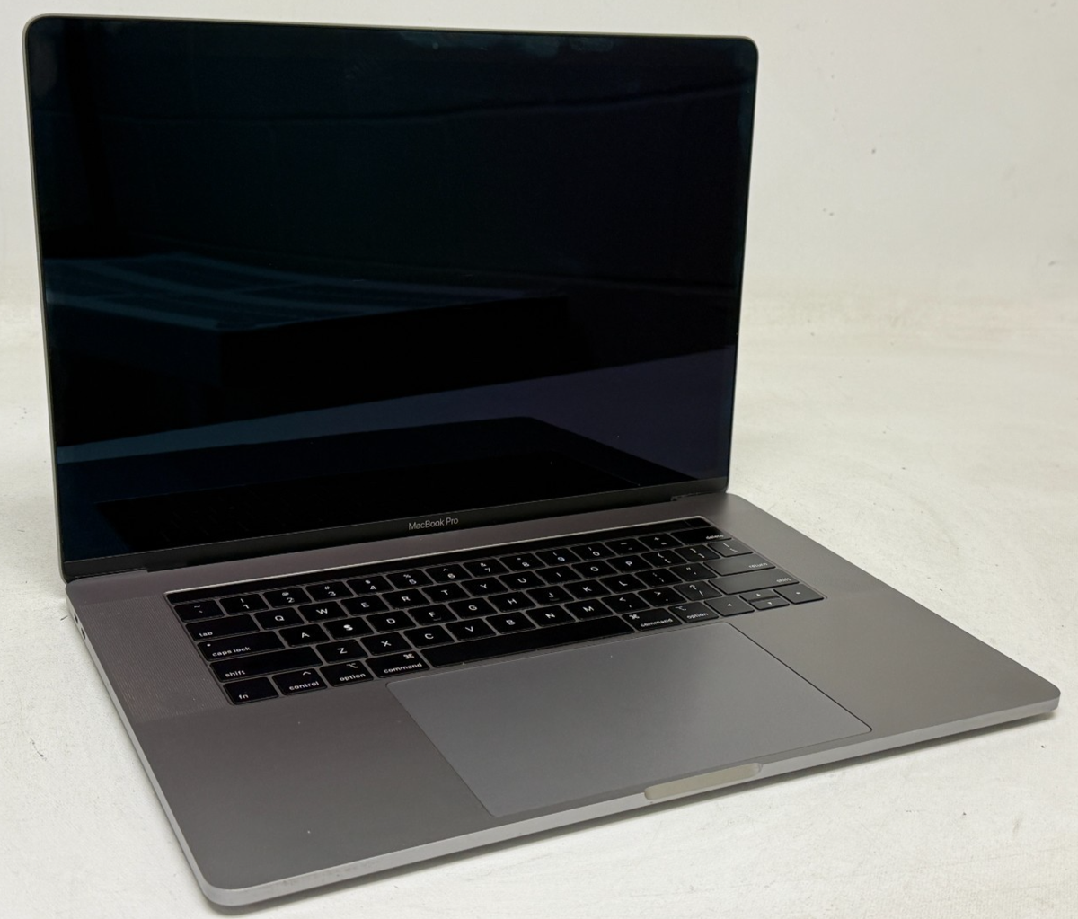 Apple MacBook Pro 15.4'' 256GB SSD Laptop MV902LL/A Space Gray