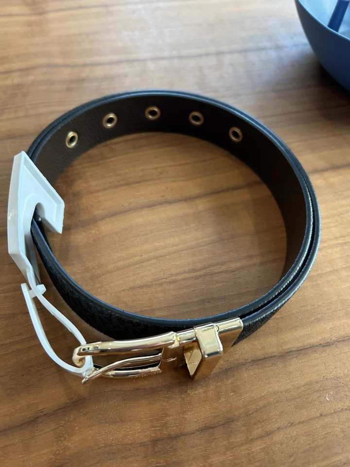 ¡Nuevo! Cinturón Michael Kors Reversible Círculo Dorado Logo MK Pequeño Repetición Negro/Marrón Foto 3 de 4