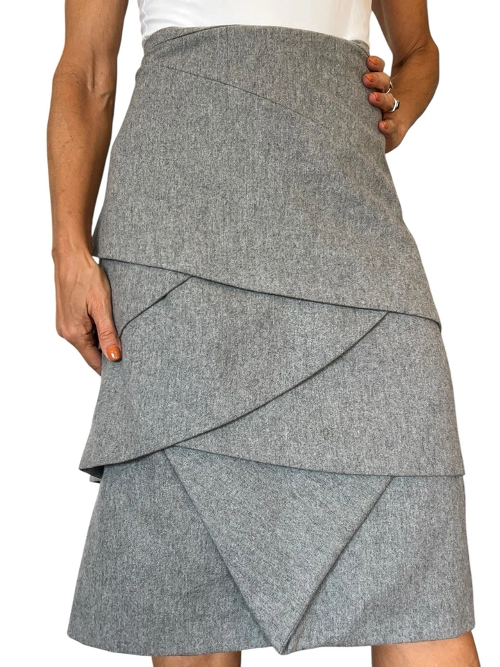 FALDA LÁPIZ ORIGAMI EN CAPAS FIELTRO LANA VIRGEN GRIS HECHA EN ITALIA MICHAEL KORS 12 Foto 3 de 4